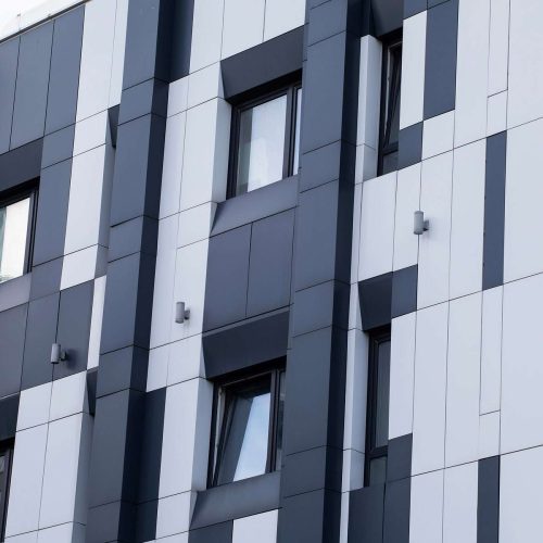 Panel de aluminio compuesto aplicado en fachadas ventiladas