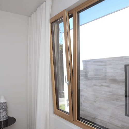 Ventanas y puertas oscilobatientes: versatilidad y confort