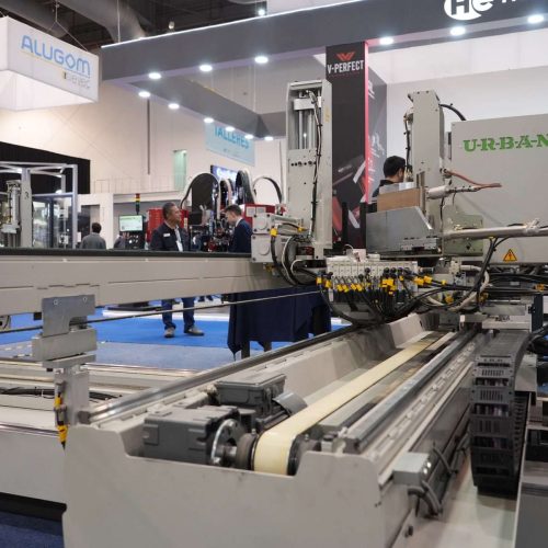 Proveedores de maquinaria: columna vertebral de la innovación en la industria de la ventana