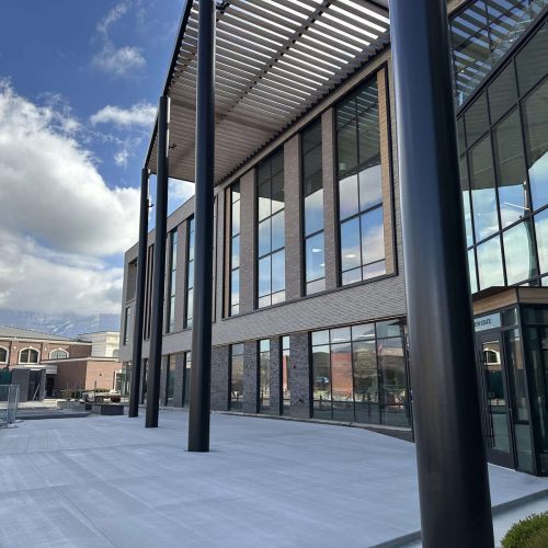 Orem City Hall: arquitectura cívica contemporánea con soluciones integrales de Simpleyfácil