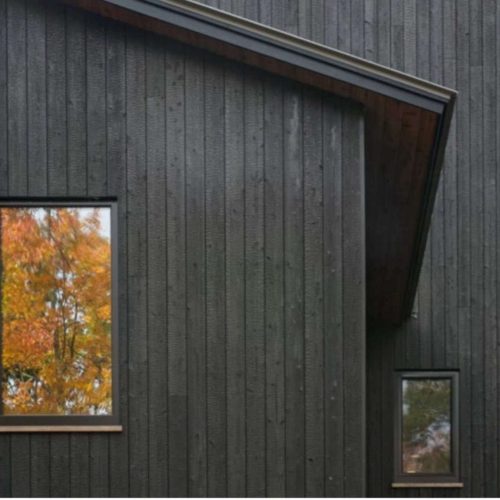 El arte del Yakisugi: La belleza de la madera quemada ahora aplicada en el aluminio por Simpleyfácil