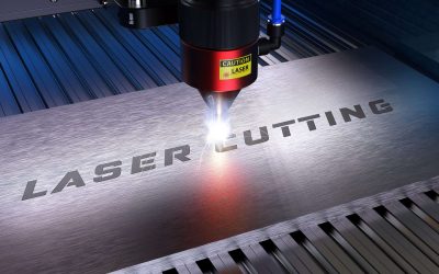 Laserschneiden, Lasergravieren. Metallverarbeitung mit Funken in einer CNC Laser Gravurmaschine. 3D Rendering